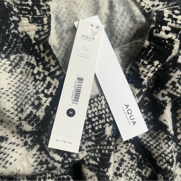 Aqua 100% Cashmere Snakeskin Print Crewneck Sweater Size Medium NWT - Picture 6 of 10